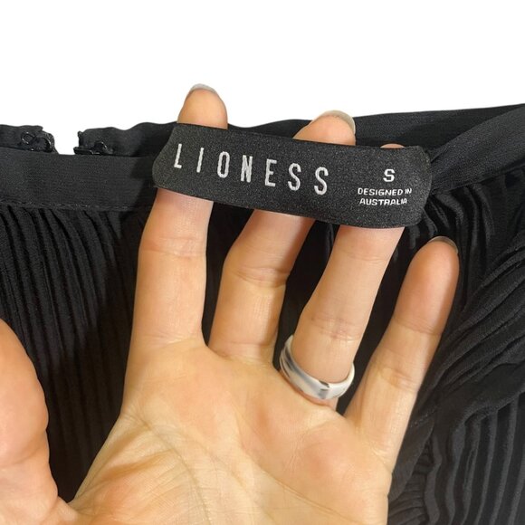 Lioness Womens Black Pleated Wrap Mini Skirt Size S Zip Closure - Picture 4 of 5